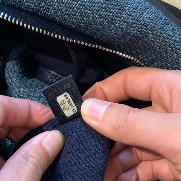 SOLD - 💙2018 LARGE DEAUVILLE TWEED RUNWAY TOTE BAG. - Picture 7 of 12